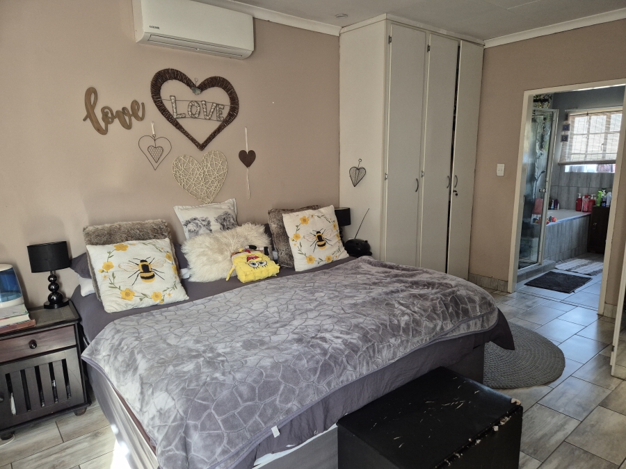 3 Bedroom Property for Sale in Elandia North West